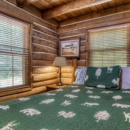 Very Private, Real Log Cabin With Hot Tub! Sevierville Ngoại thất bức ảnh